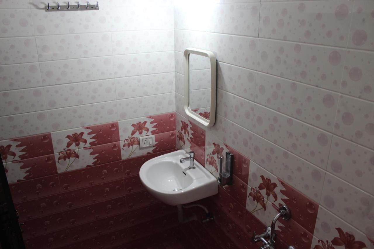 Bonds Hostel Candolim Εξωτερικό φωτογραφία